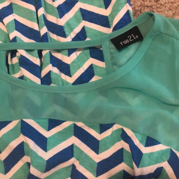 Rue 21 top - Picture 3 of 3